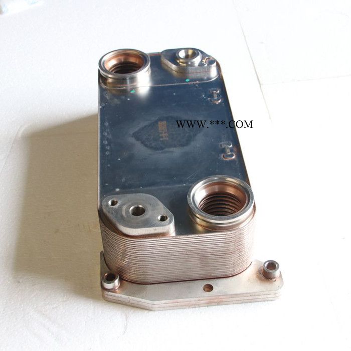 奔馳機油冷卻器3551801265 5441880201 A0004380388 機油冷卻器