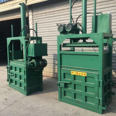 服裝廠衣服下腳料液壓打包機(jī) 立式齒輪油桶壓塊機(jī) 啟航垃圾分檢站打包機(jī)