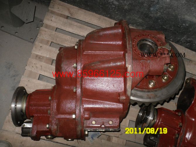 供應(yīng)同力82810600盆角齒主減速器總成