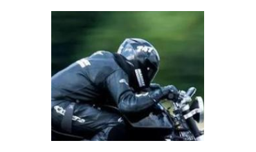 耗時4年，配8缸發動機，馬力高達500匹，