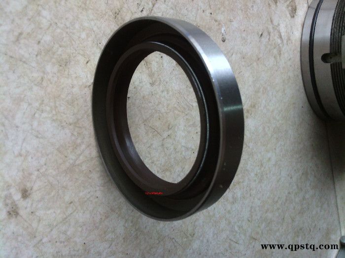 山推推土機(jī)配件 SD08轉(zhuǎn)向離合器部分 油封07012-00055 氟膠