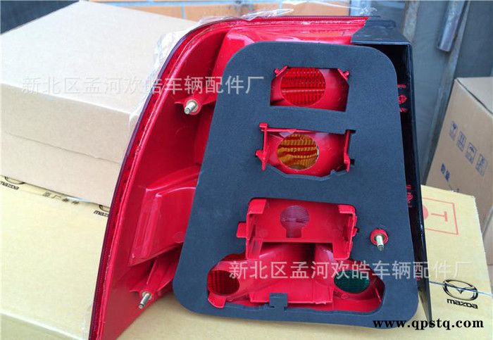 大眾02/03/04/05老款寶來后尾燈 ** **分紅白色/全紅色