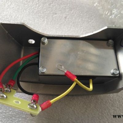 宇通客車配件 3702-00442 發(fā)電機(jī)調(diào)節(jié)器 原廠配件